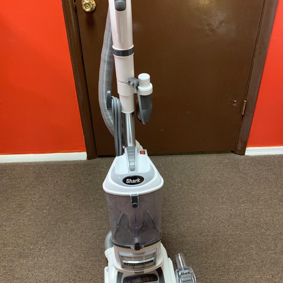 Shark Professional  Navigator lift away vacuum - Picture 1 of 1